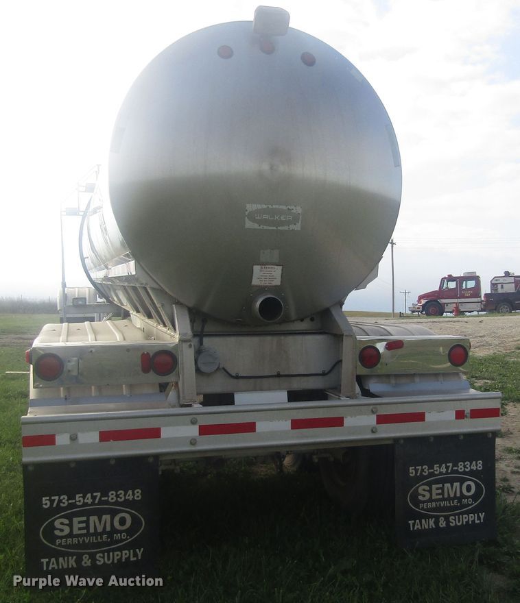 image for item DB4974 1986 Walker 304SS tank trailer