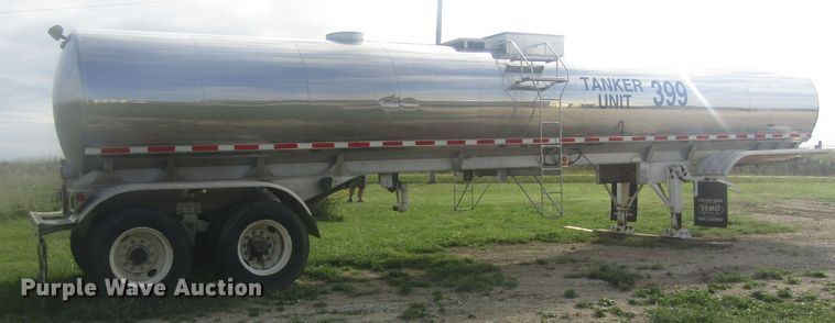 image for item DB4974 1986 Walker 304SS tank trailer