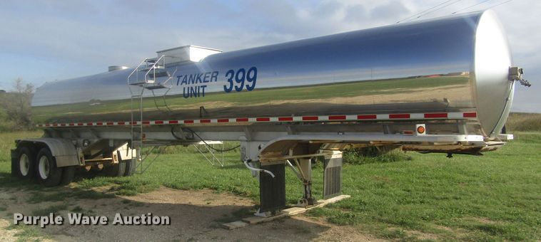 image for item DB4974 1986 Walker 304SS tank trailer