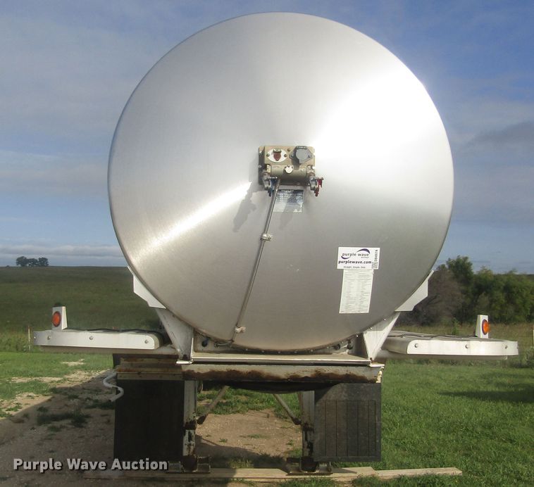 image for item DB4974 1986 Walker 304SS tank trailer