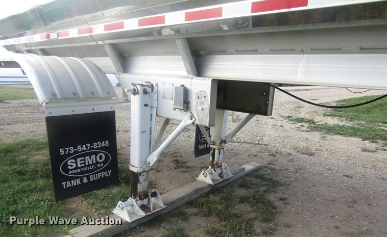 image for item DB4974 1986 Walker 304SS tank trailer