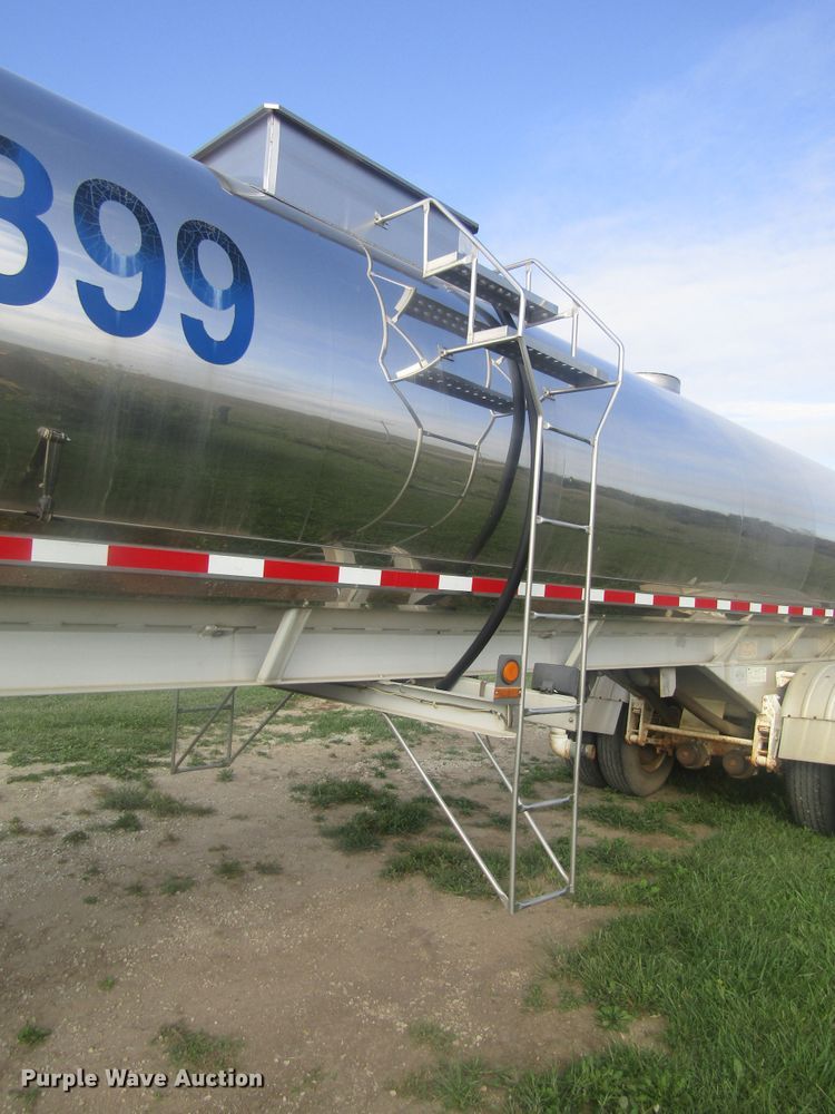 image for item DB4974 1986 Walker 304SS tank trailer