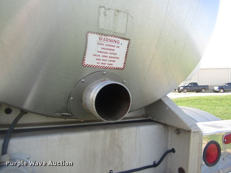 image for item DB4974 1986 Walker 304SS tank trailer