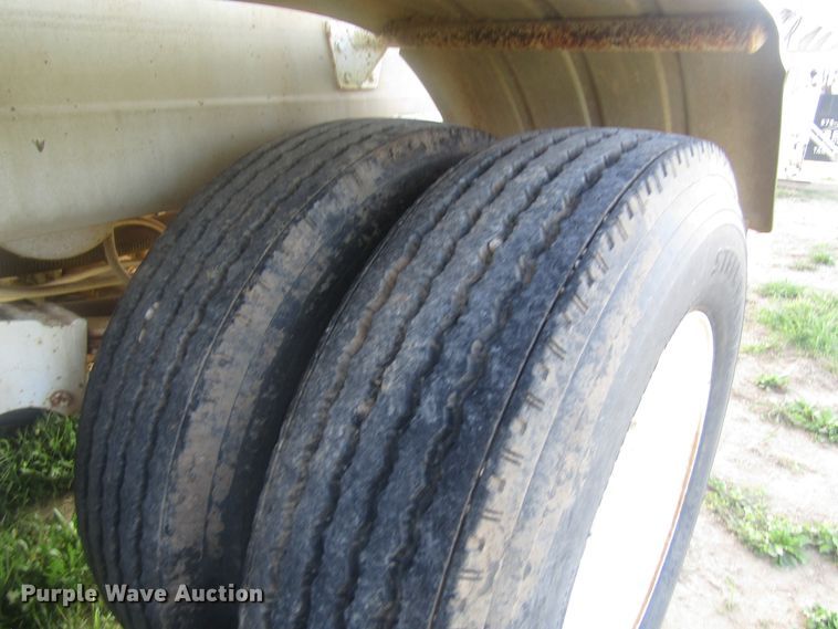 image for item DB4974 1986 Walker 304SS tank trailer