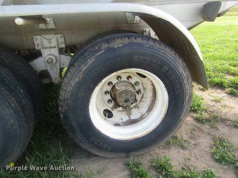 image for item DB4974 1986 Walker 304SS tank trailer