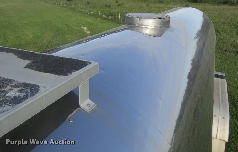 image for item DB4974 1986 Walker 304SS tank trailer