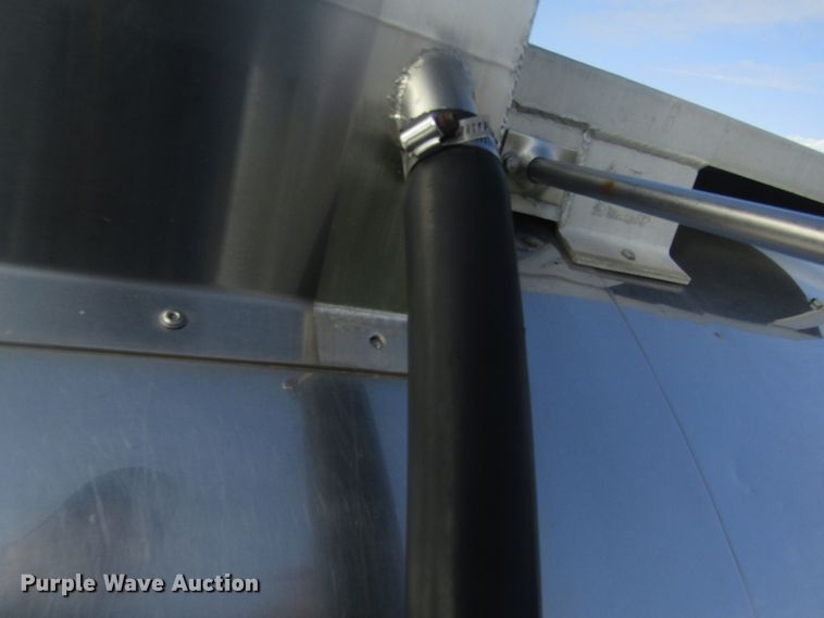 image for item DB4974 1986 Walker 304SS tank trailer