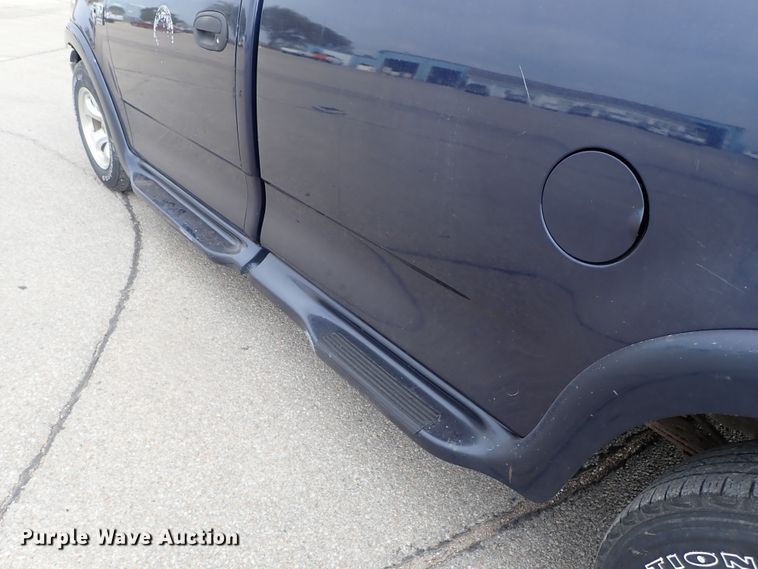 image for item DB7691 2002 Ford F150 pickup truck