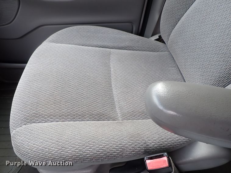 image for item DB7712 2002 Ford Windstar van