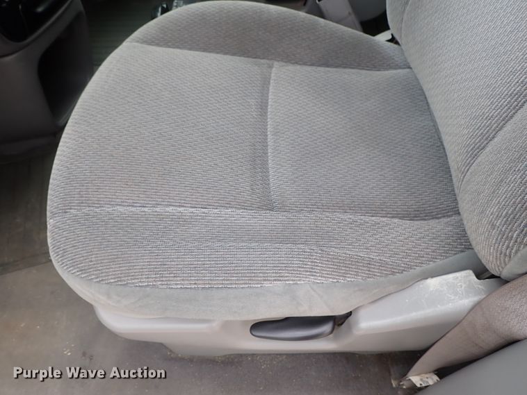 image for item DB7712 2002 Ford Windstar van