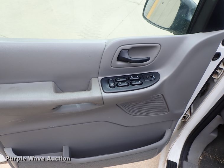 image for item DB7713 2003 Ford Windstar van