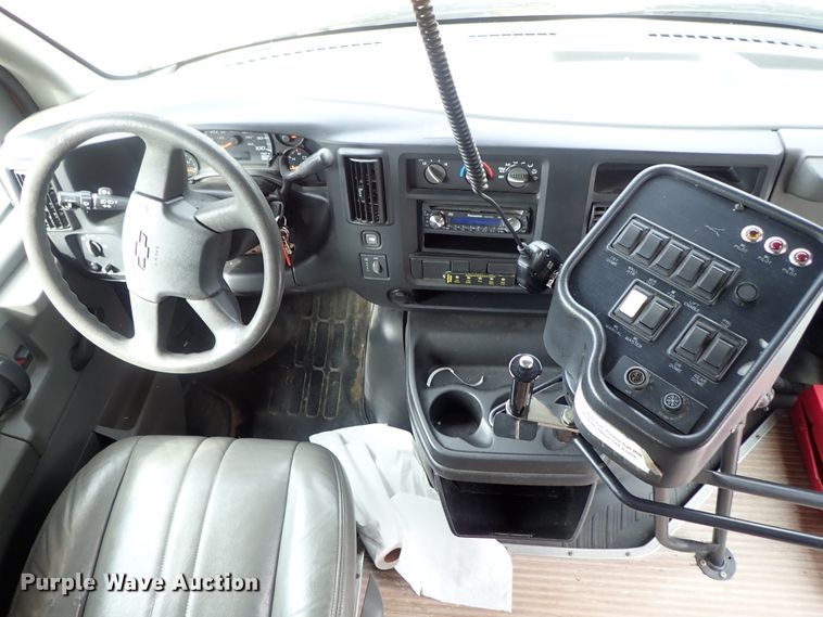 image for item DB7715 2006 Chevrolet Express 3500 Blue Bird school bus