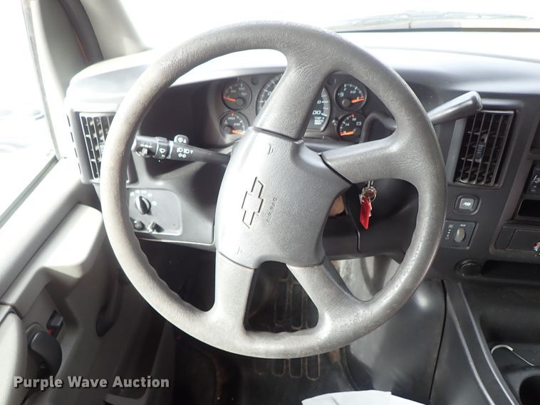 image for item DB7715 2006 Chevrolet Express 3500 Blue Bird school bus