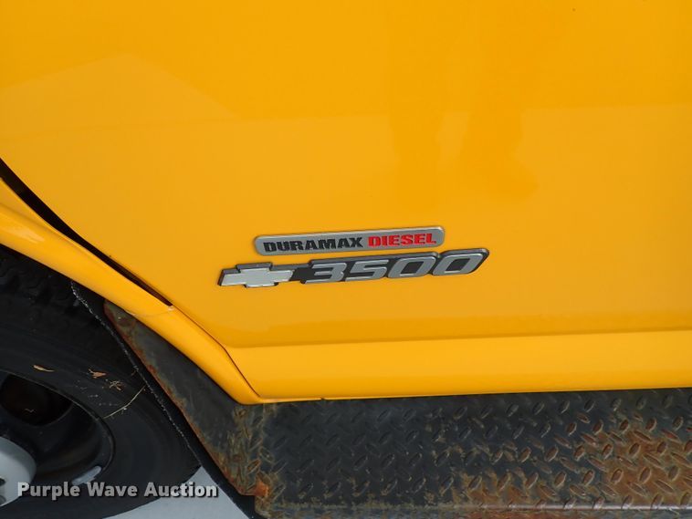 image for item DB7715 2006 Chevrolet Express 3500 Blue Bird school bus