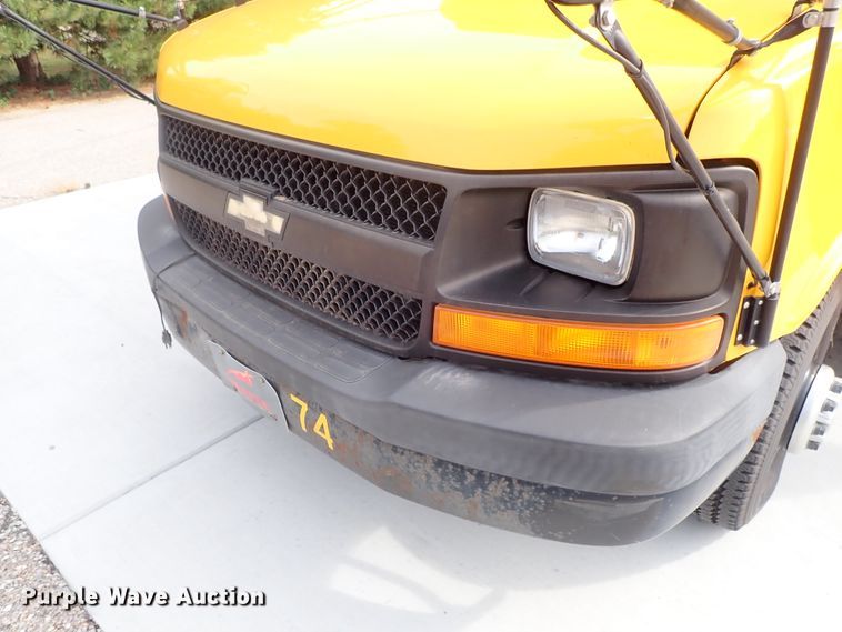 image for item DB7715 2006 Chevrolet Express 3500 Blue Bird school bus