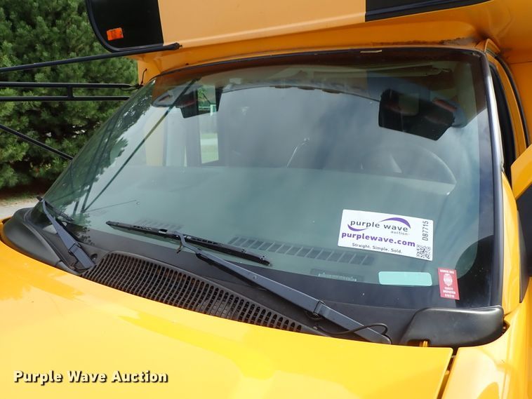 image for item DB7715 2006 Chevrolet Express 3500 Blue Bird school bus