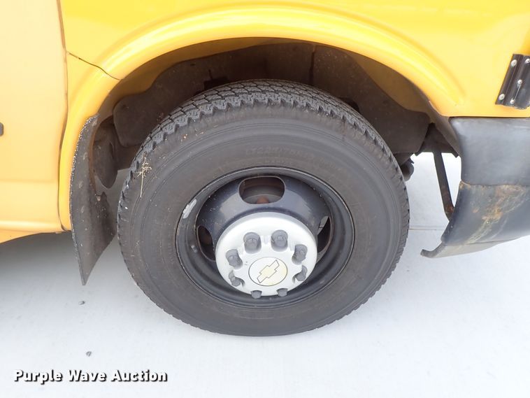 image for item DB7715 2006 Chevrolet Express 3500 Blue Bird school bus