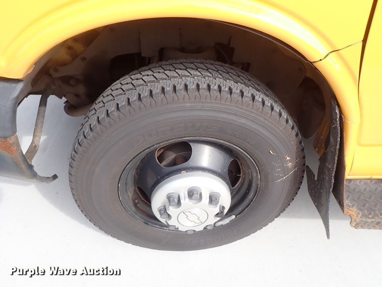 image for item DB7715 2006 Chevrolet Express 3500 Blue Bird school bus