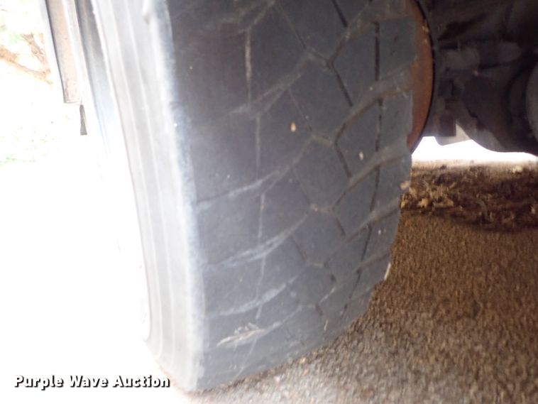 image for item DB7720 1999 Blue Bird TC2000 school bus