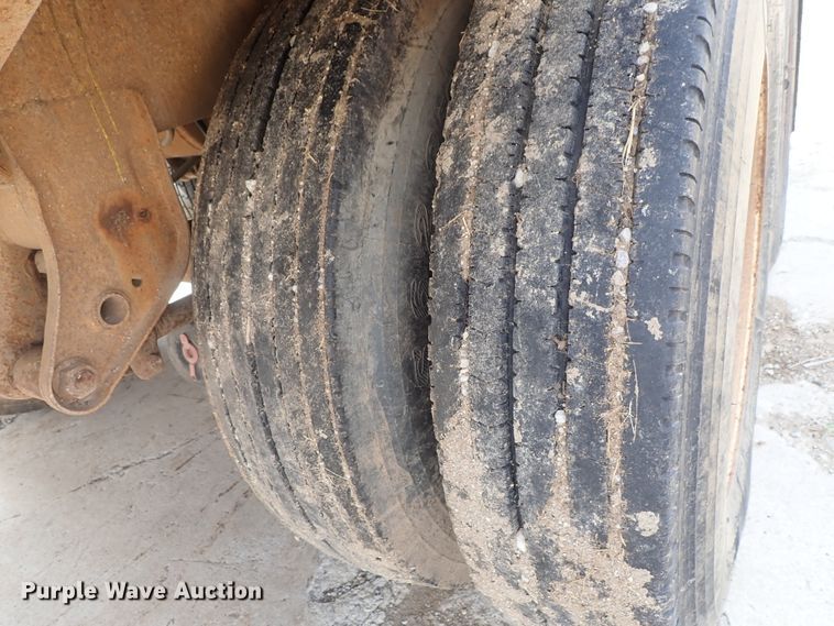 image for item DB7724 1986 Bocats TWS50V0 walking floor trailer