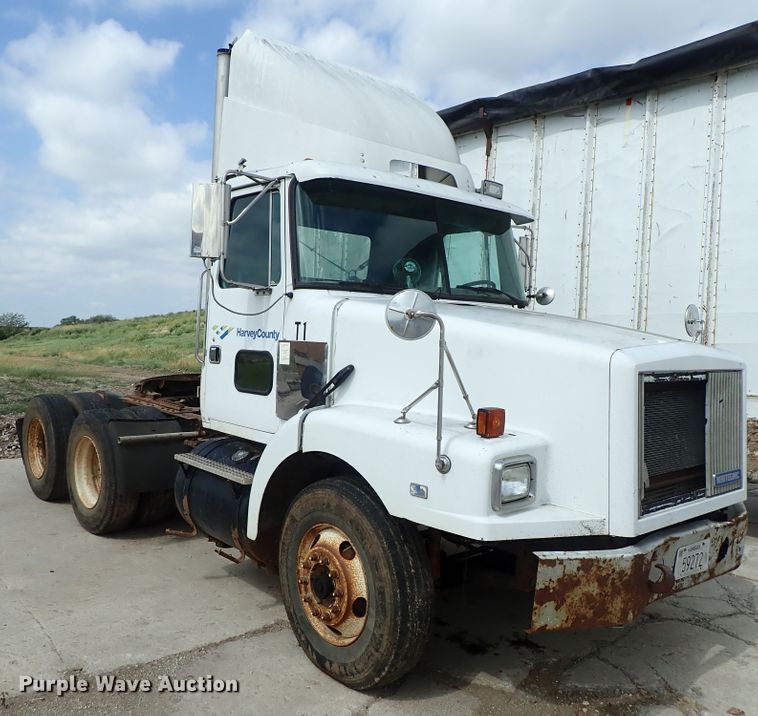 image for item DB7725 1995 White GMC WG semi truck