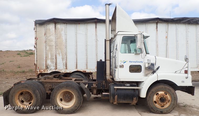 image for item DB7725 1995 White GMC WG semi truck