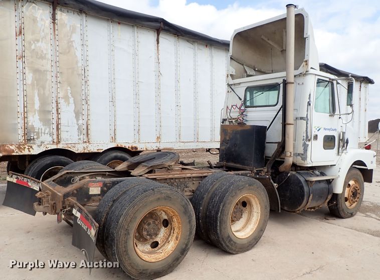 image for item DB7725 1995 White GMC WG semi truck