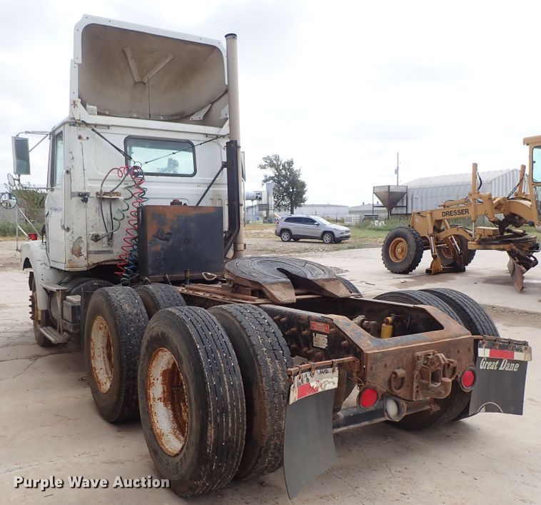 image for item DB7725 1995 White GMC WG semi truck