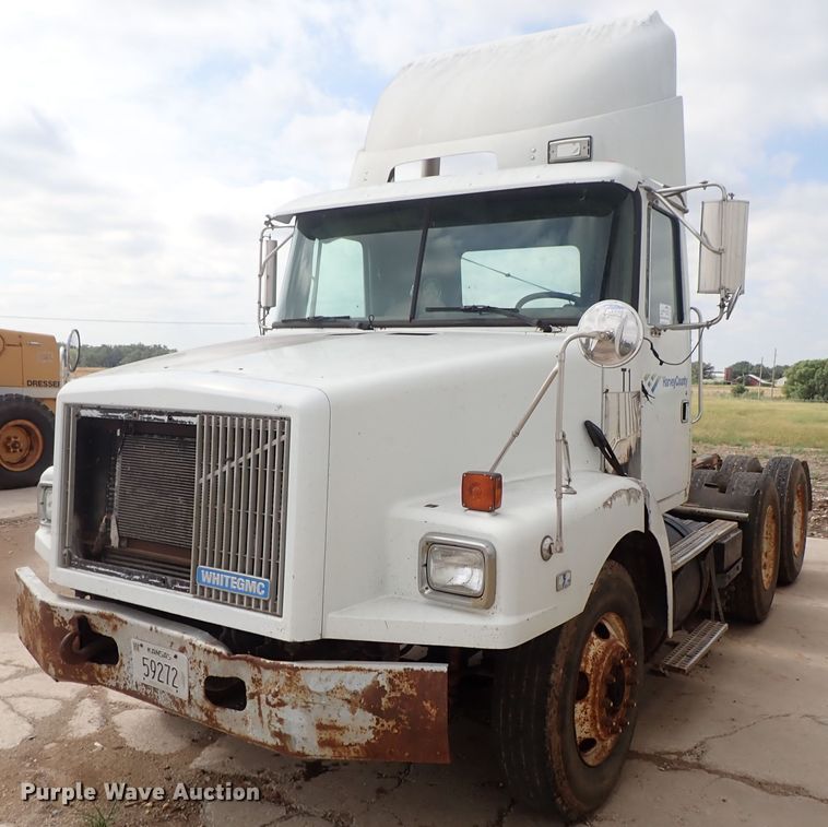image for item DB7725 1995 White GMC WG semi truck