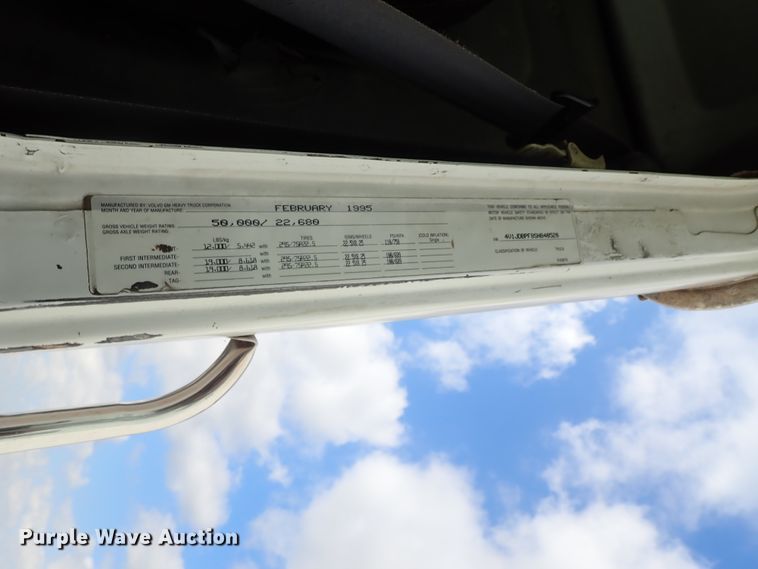 image for item DB7725 1995 White GMC WG semi truck