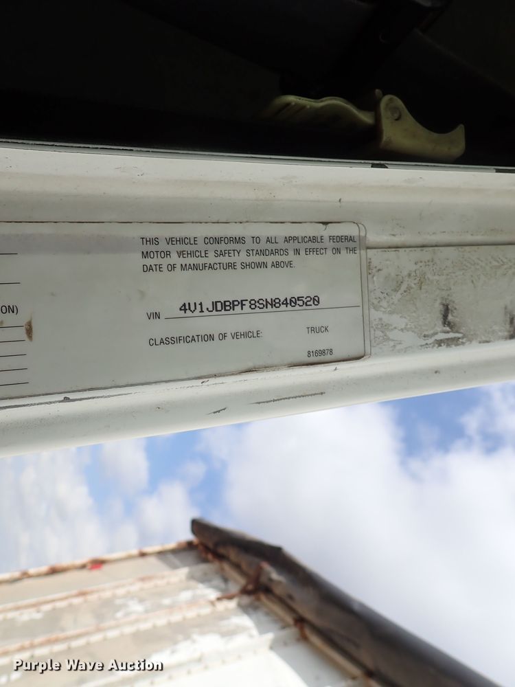 image for item DB7725 1995 White GMC WG semi truck