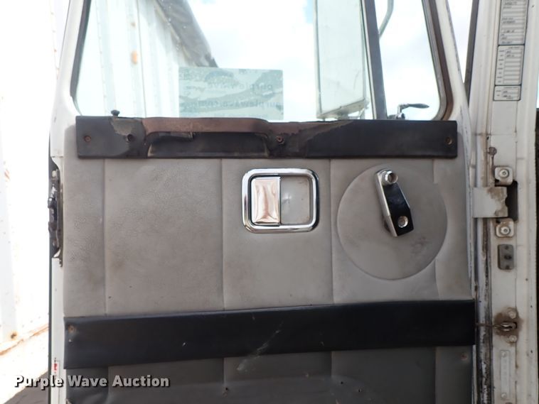 image for item DB7725 1995 White GMC WG semi truck