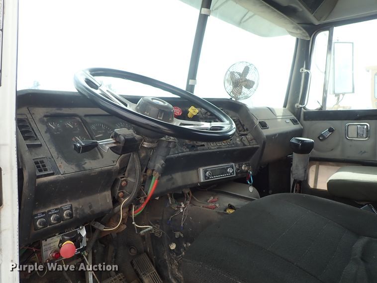 image for item DB7725 1995 White GMC WG semi truck