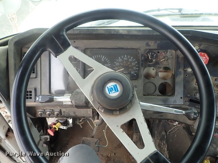 image for item DB7725 1995 White GMC WG semi truck