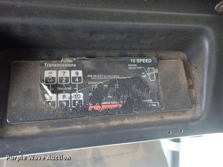 image for item DB7725 1995 White GMC WG semi truck