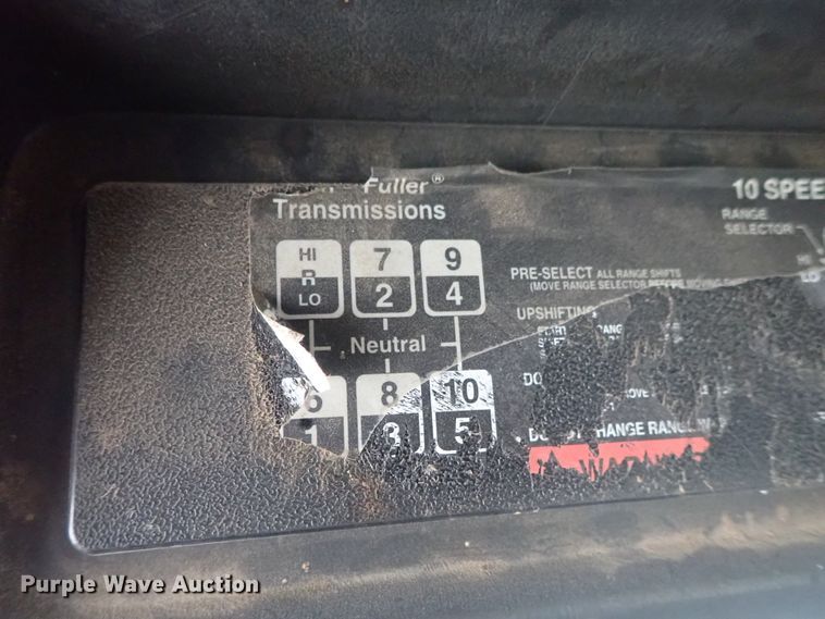 image for item DB7725 1995 White GMC WG semi truck