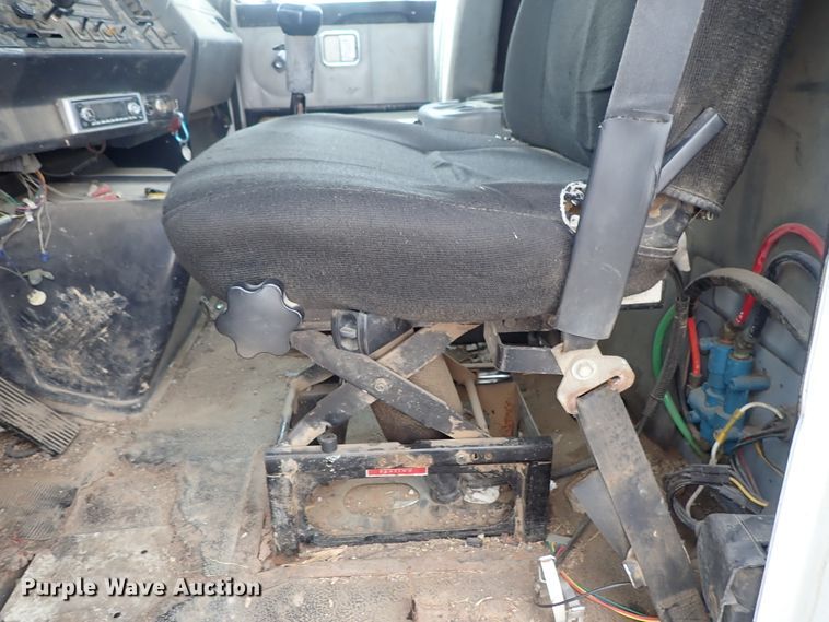 image for item DB7725 1995 White GMC WG semi truck