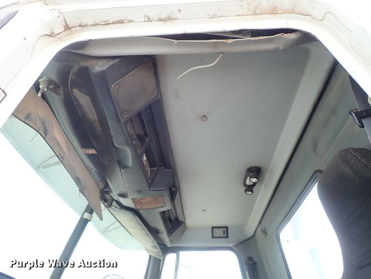 image for item DB7725 1995 White GMC WG semi truck