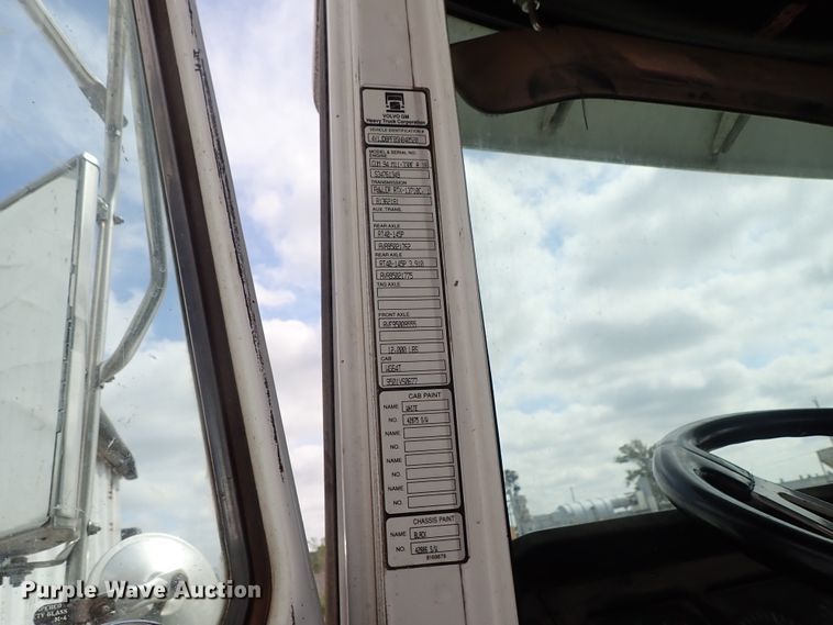 image for item DB7725 1995 White GMC WG semi truck