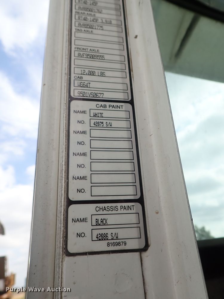 image for item DB7725 1995 White GMC WG semi truck