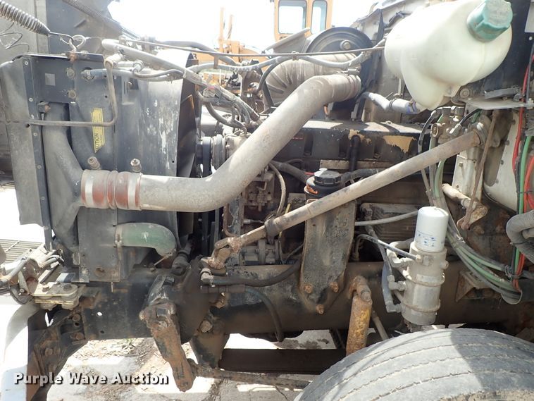 image for item DB7725 1995 White GMC WG semi truck