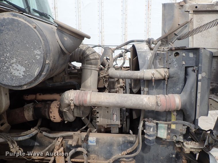 image for item DB7725 1995 White GMC WG semi truck