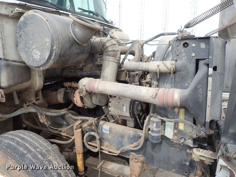 image for item DB7725 1995 White GMC WG semi truck