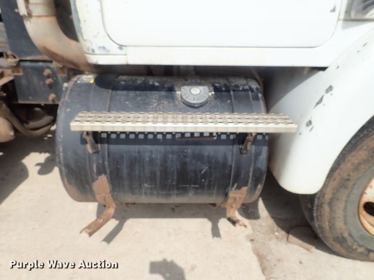 image for item DB7725 1995 White GMC WG semi truck