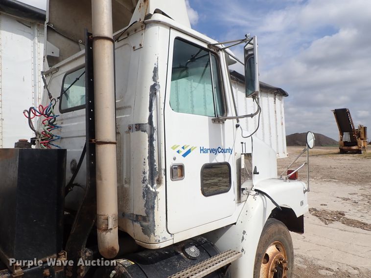 image for item DB7725 1995 White GMC WG semi truck