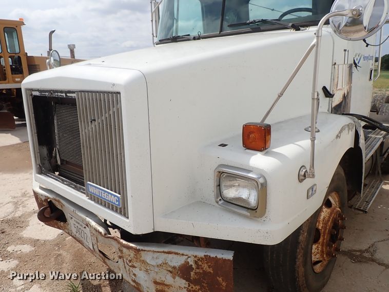 image for item DB7725 1995 White GMC WG semi truck