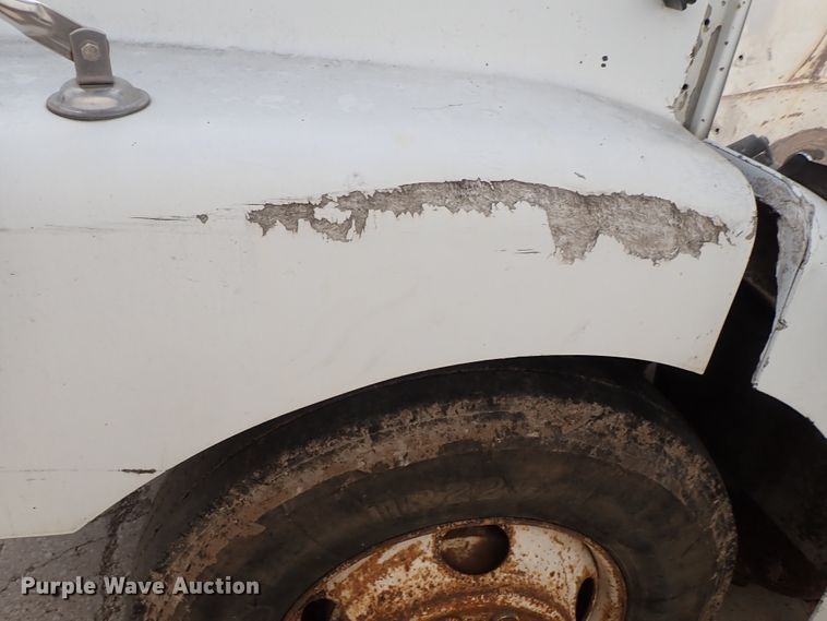 image for item DB7725 1995 White GMC WG semi truck