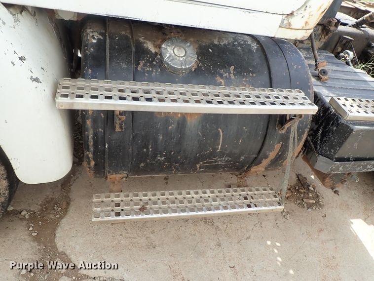 image for item DB7725 1995 White GMC WG semi truck