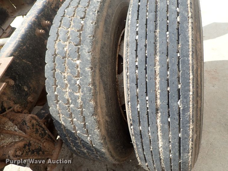 image for item DB7725 1995 White GMC WG semi truck