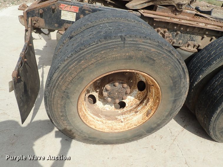 image for item DB7725 1995 White GMC WG semi truck